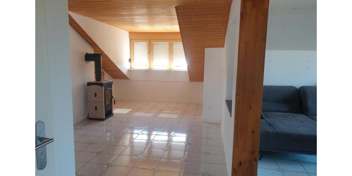 Dachgeschoßwohnung Thalmassing - 3.5 Zimmer, 102 m&sup2;, 800&euro; | Angebot:26405809