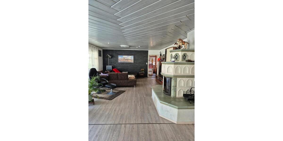 Einfamilienhaus Wächtersbach - 7 Zimmer, 260 m&sup2;, 2.400&euro; | Angebot:26359348