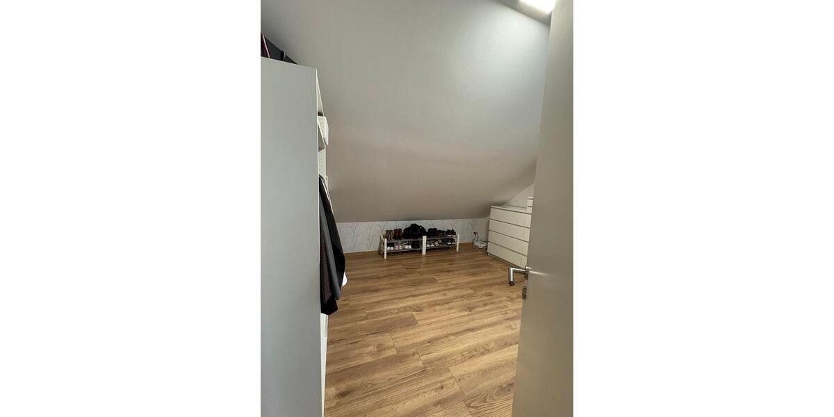 Dachgeschoßwohnung Neuhof - 3 Zimmer, 74 m&sup2;, 800&euro; | Angebot:25351557