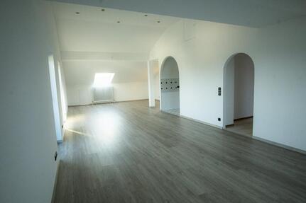 Großzügige 4-Zimmer-Wohnung mit Einbauküche in Prien