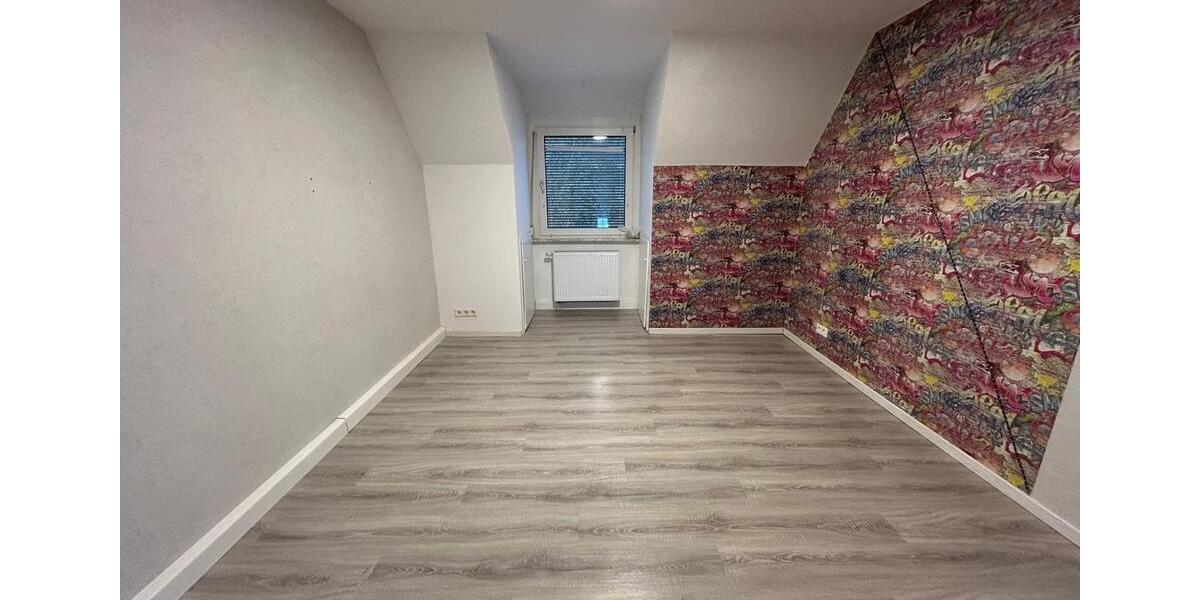 Dachgeschoßwohnung Berching - 5 Zimmer, 122 m&sup2;, 1.100&euro; | Angebot:25224633