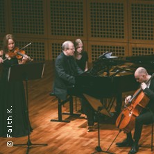 Der Vogel hat kein Recht, so zu singen, wie er singt. 24.02.2026 Central
