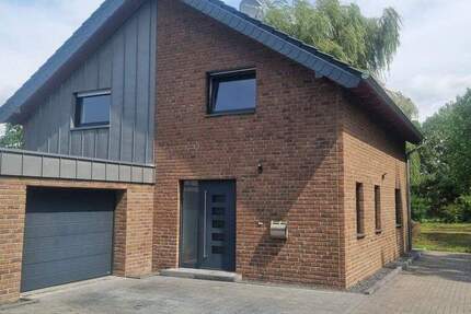 Einfamilienhaus mit großem Garten und Garage 4 zimmer