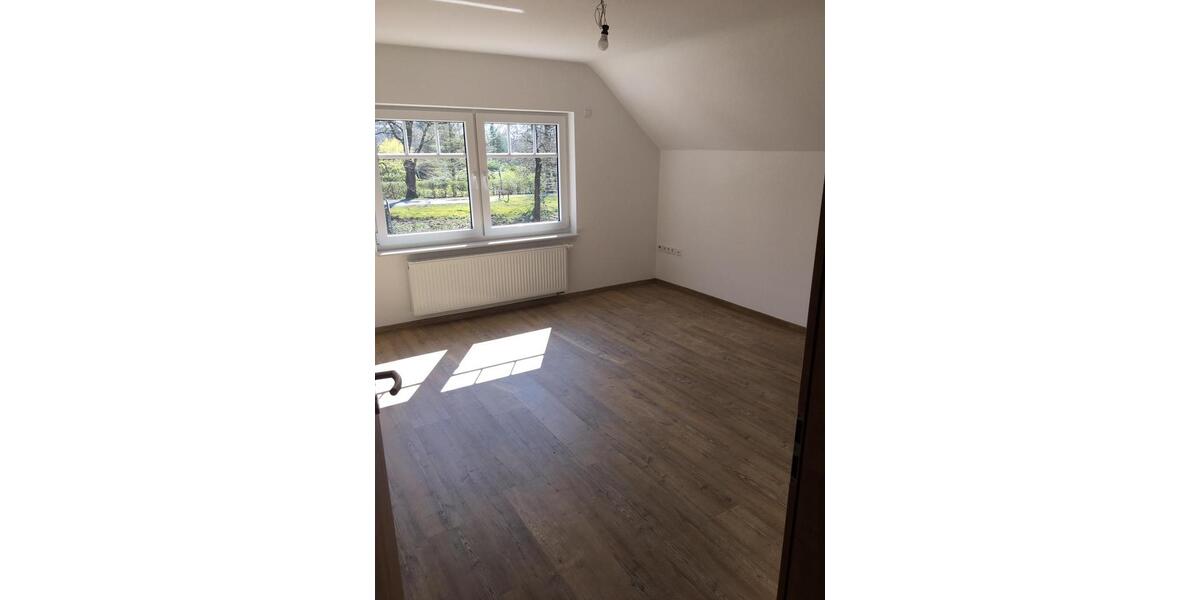 Dachgeschoßwohnung Apen - 4 Zimmer, 120 m&sup2;, 850&euro; | Angebot:26400553