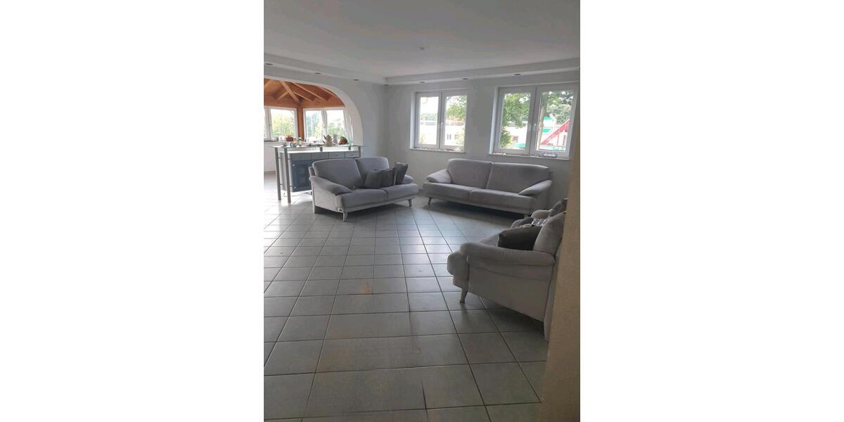 Etagenwohnung Westerstede - 6 Zimmer, 230 m&sup2;, 1.800&euro; | Angebot:26042344