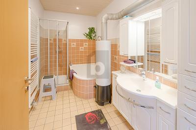 GROßZÜGIGES DOMIZIL MIT FACHWERKCHARME - Einfamilienhaus Floh-Seligenthal Seligenthal | Angebot:26456006