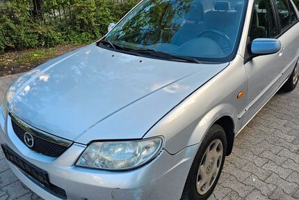Mazda 323 129.000 km 1.900 € Berlin 13353