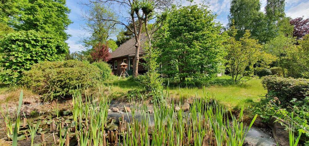Sehr gepflegt und geräumig in ruhiger, bevorzugter Lage * 2 Küchen, 2 Bäder, Carport, Terrasse, Balkon, 2 Gartenteiche - Mehrfamilienhaus, Wohnhaus Gorleben | Angebot:19096233