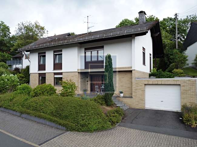 Einfamilienhaus Siegen Dillnhütten - 8 Zimmer, 222 m&sup2;, 398.000&euro; | Angebot:27157460