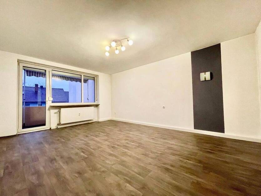 Helle 2-Zimmer-Wohnung mit großem Südwestbalkon & ca. 62,8 qm im obersten Stock