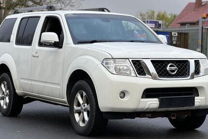 Nissan Pathfinder 158.000 km 9.900 &euro; DAHLEWITZ 15827