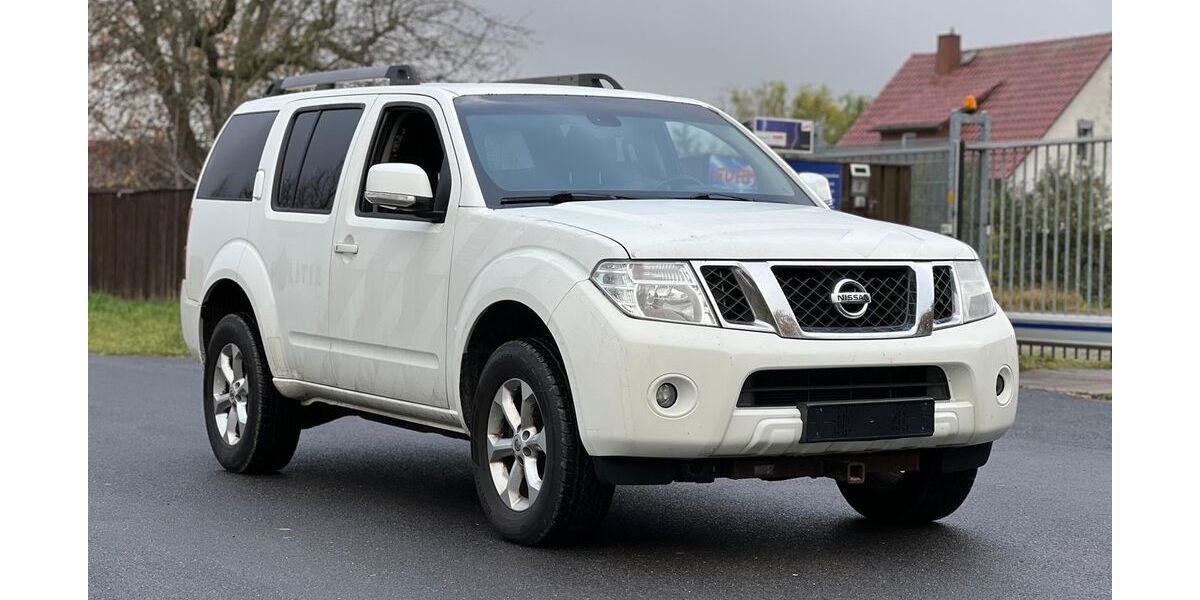 Nissan Pathfinder 158.000 km 9.900 &euro; DAHLEWITZ 15827
