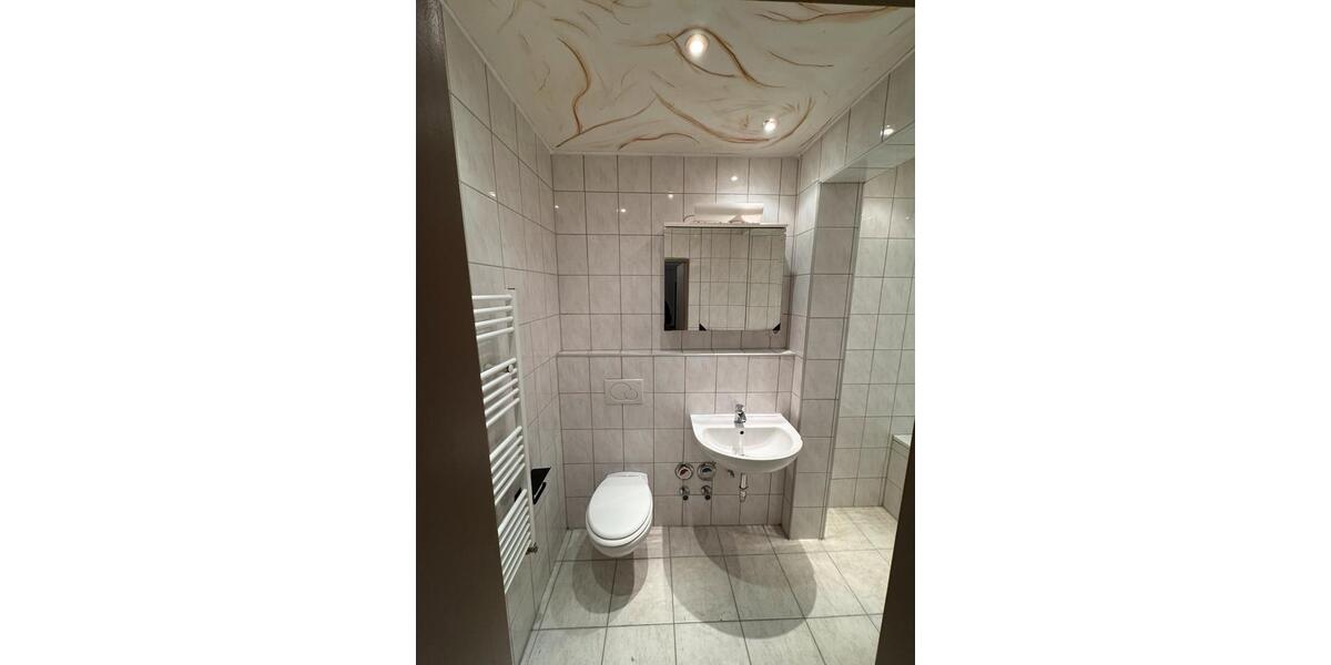 6-Zimmer-Wohnung mit Einbauküche – ca. 110 m² 6 zimmer