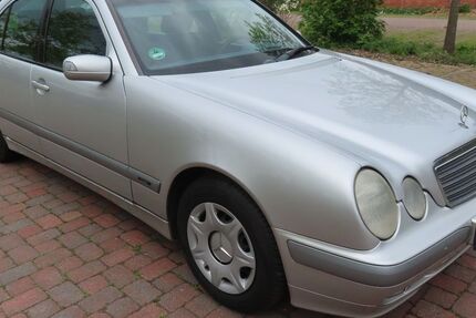 Mercedes-Benz E 200 243.900 km 4.890 &euro; Freren 49832