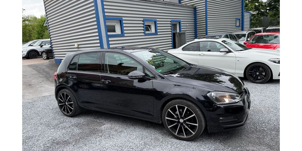 VW Golf 130.000 km 8.499 &euro; Detmold 32758