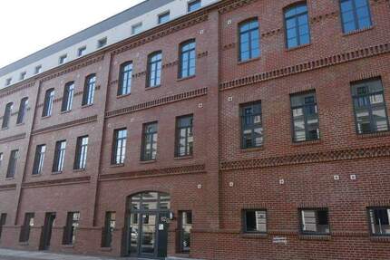 Großzügige 2-Zi. Whg. mit Balkon, Parkett m. FHB und TG-Stellplatz! 2 zimmer