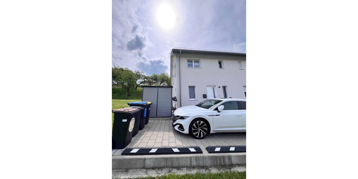 Doppelhaushälfte Hünfeld - 5 Zimmer, 143 m&sup2;, 1.400&euro; | Angebot:26563880