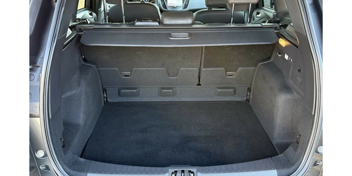 Ford Kuga 2.0 St Line SYNC/KAMERA/NAVI/SHZ/AHK/DAB 71.424 km 18.900 &euro; Villingen-Schwenningen 78054