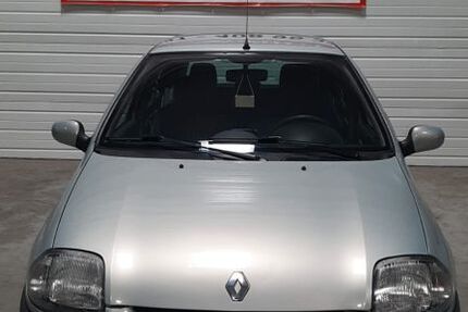 Renault Clio 129.000 km 2.998 € Magdeburg 39116