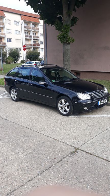 Mercedes-Benz 220 281.000 km 3.555 € Mücheln 06249