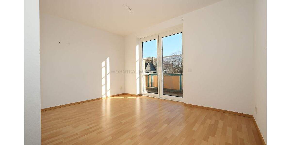 Geräumige, helle 4-Raum-Wohnung mit Balkon und Pkw-Stellplatz 4 zimmer