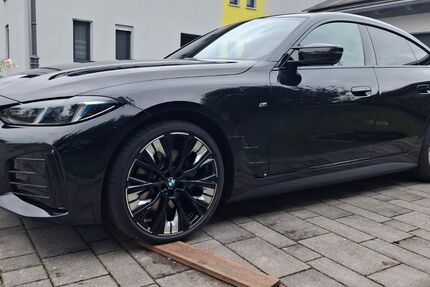 BMW i4 5.500 km 61.000 &euro; Aholming 94527