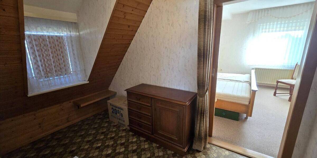 Einfamilienhaus Eschwege Niederhone - 7 Zimmer, 140 m&sup2;, 870&euro; | Angebot:25985105