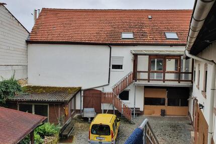Wunderschöne helle Dachgeschoßwohnung - Bad frisch renoviert!