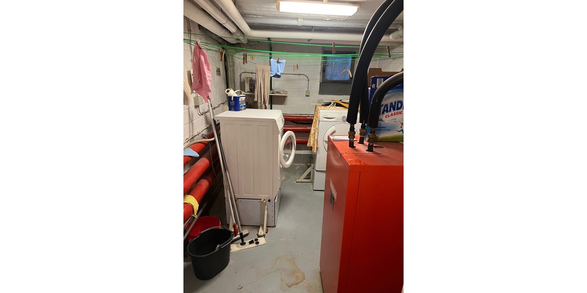 DUS, 4Zi. RMH, 110m² Wfl., 215m² Grd., Terr., Garten, Keller, Grg. 4 zimmer