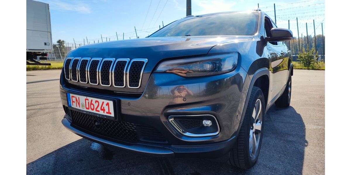 Jeep Cherokee 185.000 km 13.990 &euro; Tettnang 88069