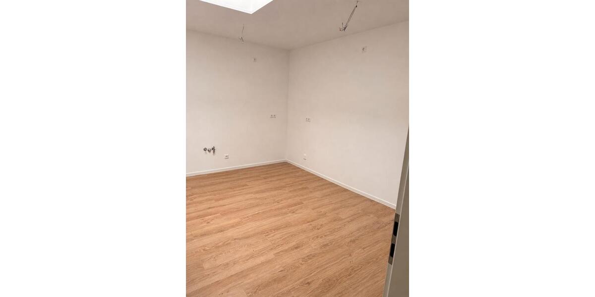 Dachgeschoßwohnung Cottbus - 3 Zimmer, 97 m&sup2;, 1.150&euro; | Angebot:26443930