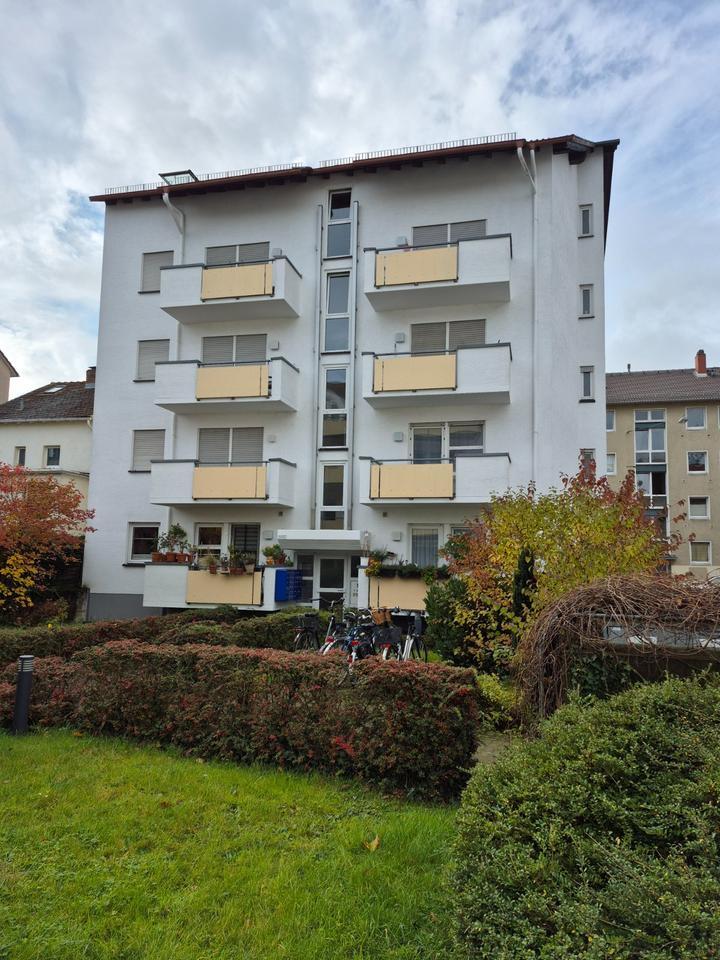 Helle 2-ZW mit Balkon und TG-Stellplatz in Frankfurt-Bockenheim zimmer