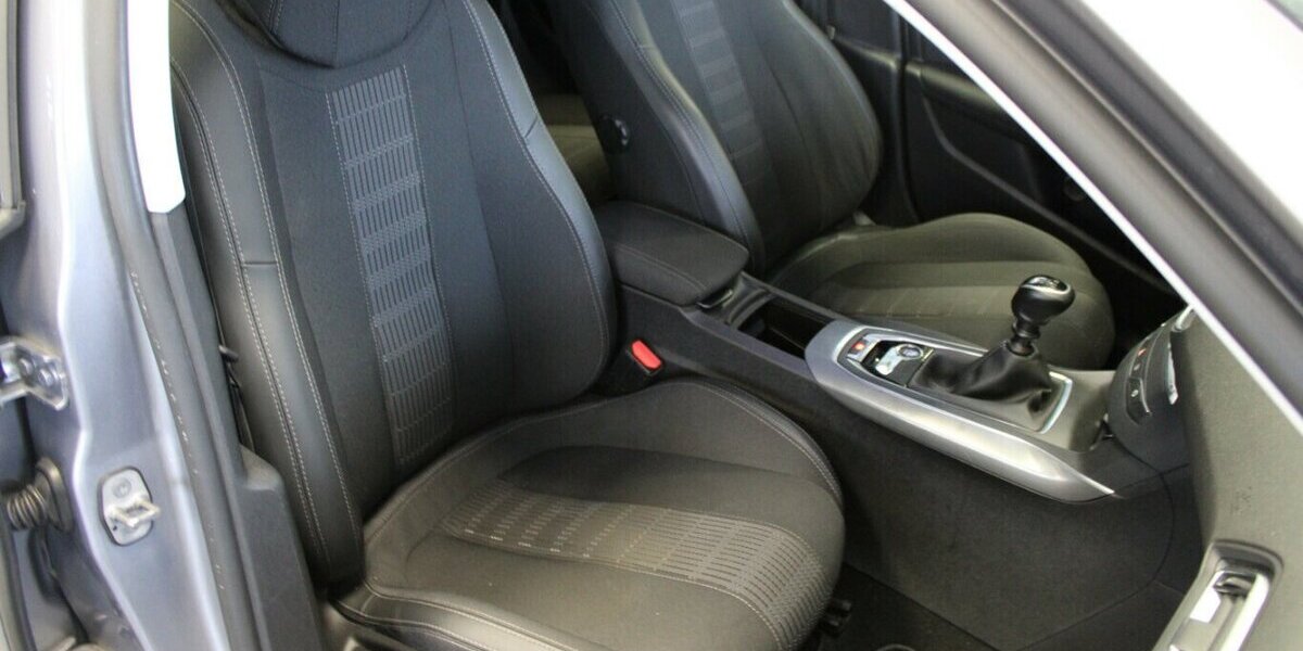 Peugeot 308 1.5 BlueHDi Allure Pack 61.193 km 13.980 &euro; Euskirchen 53881