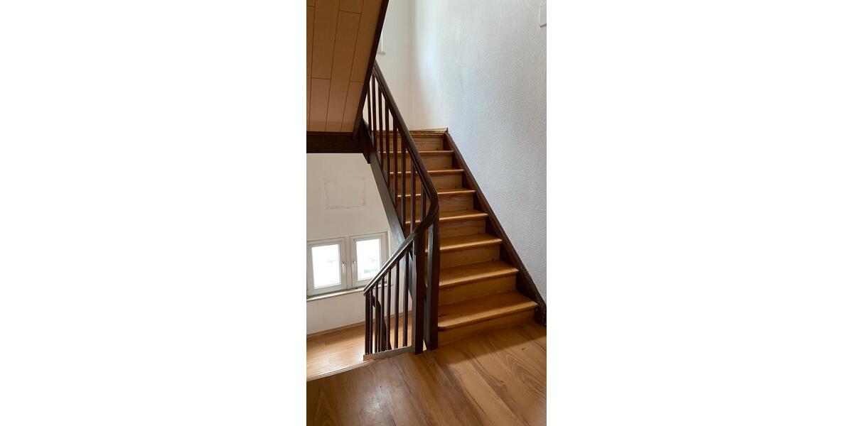 Villa Adenau - 7 Zimmer, 150 m&sup2;, 1.000&euro; | Angebot:26042213