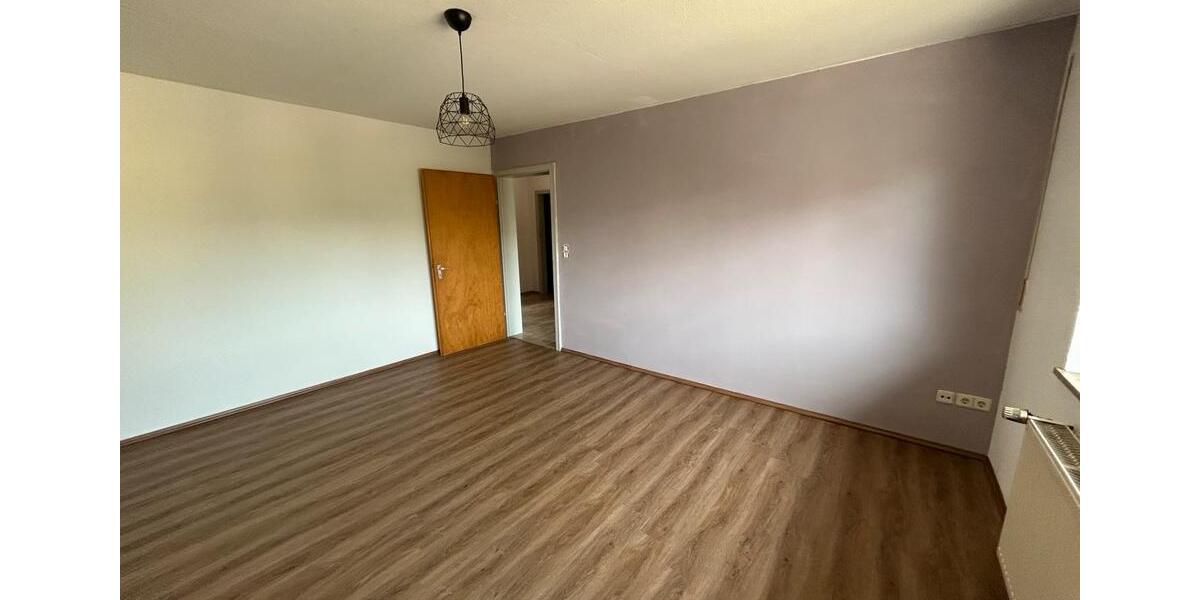 Dachgeschoßwohnung Mitteleschenbach - 3 Zimmer, 85 m&sup2;, 600&euro; | Angebot:26700379