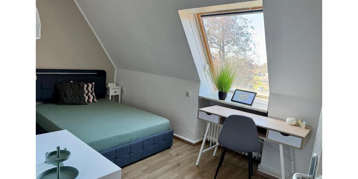 Dachgeschoßwohnung Wilhelmshaven Fedderwardergroden - 2 Zimmer, 32 m&sup2;, 400&euro; | Angebot:25843354