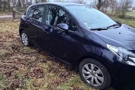 Peugeot 208 54.000 km 7.799 € Germering 82110