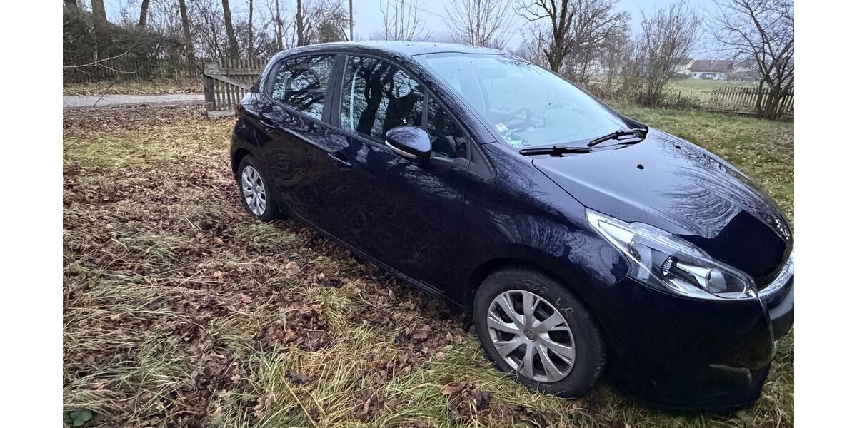 Peugeot 208 54.000 km 7.799 € Germering 82110