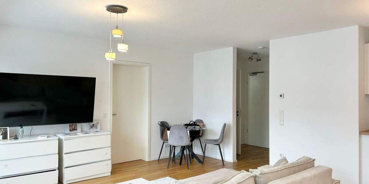 ***REDNITZ JUWEL*** SONNIGE 2 ZIMMER WOHNUNG MIT EINBAUKÜCHE, BALKON UND TIEFGARAGENSTELLPLATZ 2 zimmer