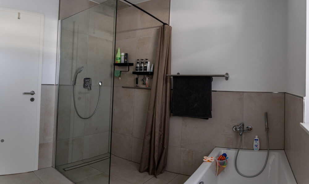 Hochwertige Doppelhaushälfte mit Garten, Garage & Einbauküche 7 zimmer