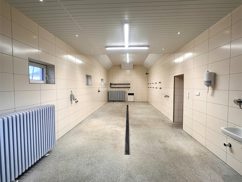 WerkstattLager 95 m² + 20 m² Schuppen | Bodenablauf, Dusche, Starkstrom, Tor 3,0 × 2,09 m zimmer