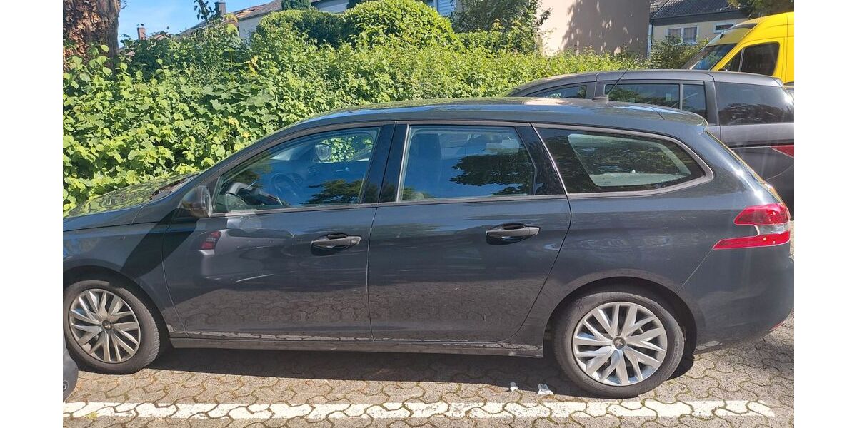 Peugeot 308 107.000 km 7.900 &euro; Schwalbach am Taunus 65824