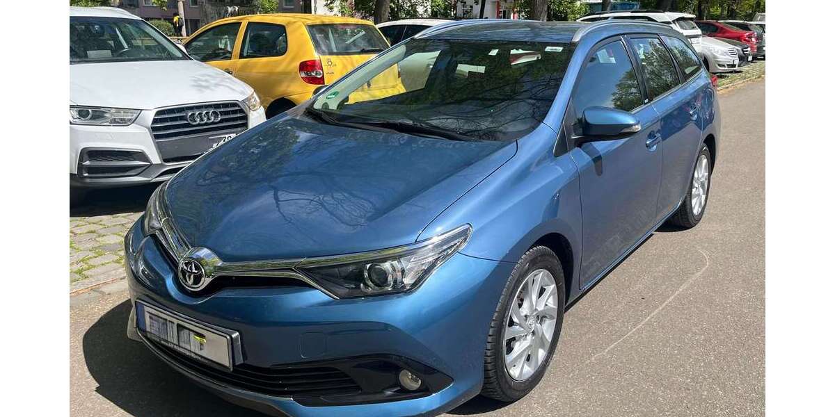 Toyota Auris 73.500 km 11.800 &euro; Nürnberg 90419