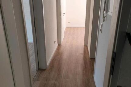 helle 3-Raum Wohnung