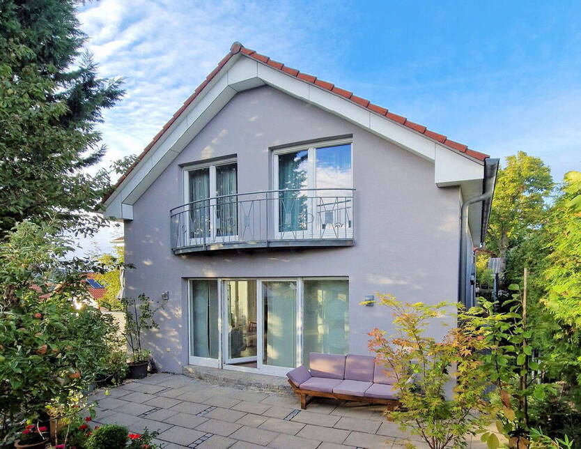 Von Privat: Lichtdurchflutetes Architekten-Haus mit Einliegerwohnung in Top-Halbhöhenlage 9 zimmer