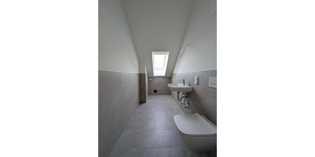 Dachgeschoßwohnung Güstrow - 4 Zimmer, 122 m&sup2;, 1.652&euro; | Angebot:25214617