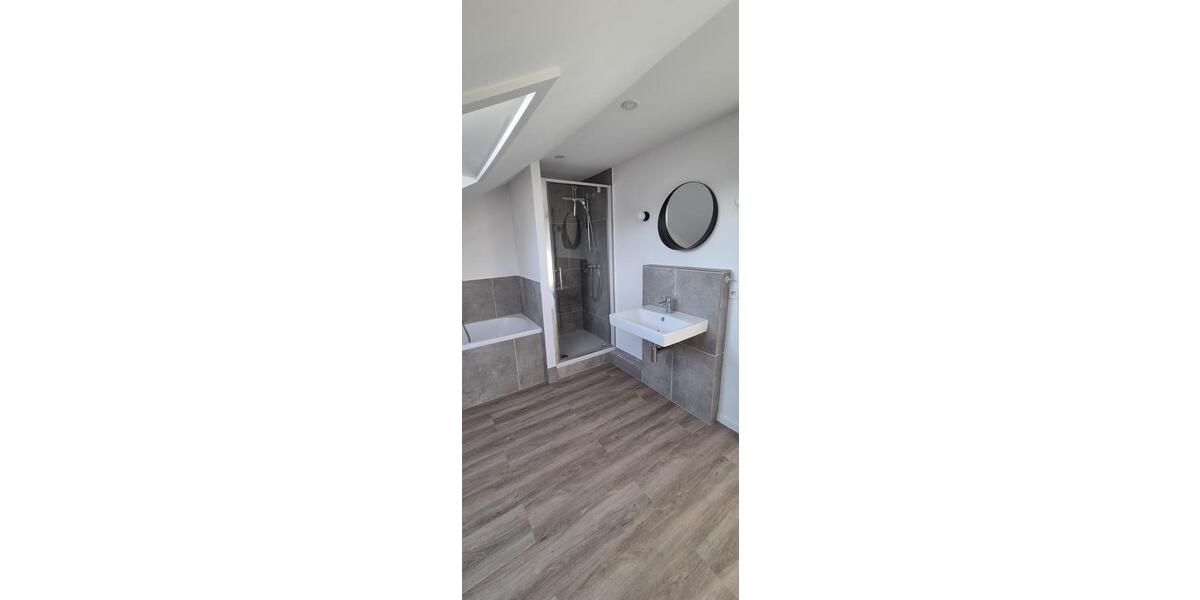 Dachgeschoßwohnung Östringen - 2 Zimmer, 72 m&sup2;, 880&euro; | Angebot:25216217