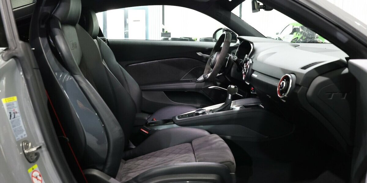 Audi TT RS COUPE 2.5 TFSI QUATTRO NARDO+BLACK+GOLD 40.000 km 55.555 &euro; Hamm 59077