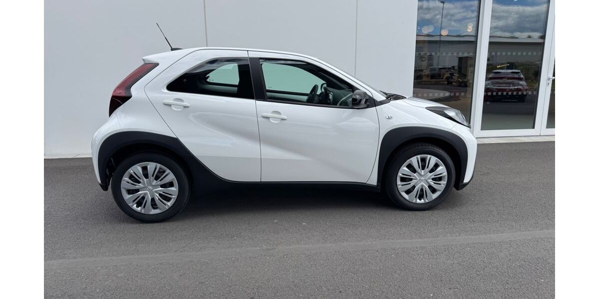 Toyota Aygo (X) 1.278 km 13.695 € Rostock 18147