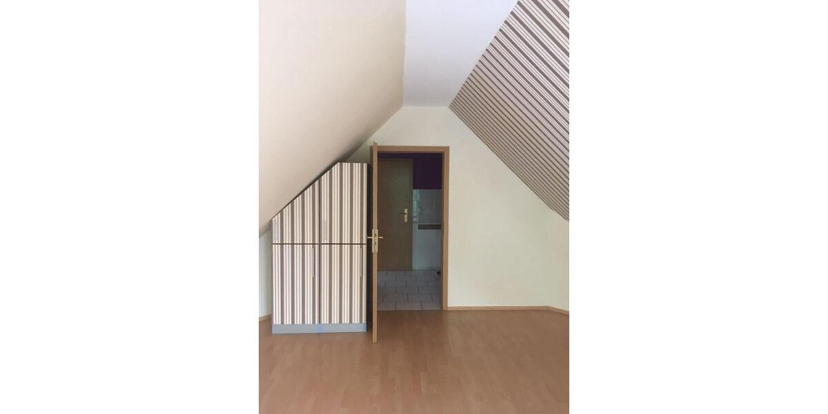 Dachgeschoßwohnung Schönebeck (Elbe) - 1 Zimmer, 28 m&sup2;, 180&euro; | Angebot:25023251